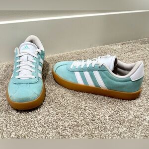 P adidas Kids' VL Court 3.0 Sneaker; sz 4